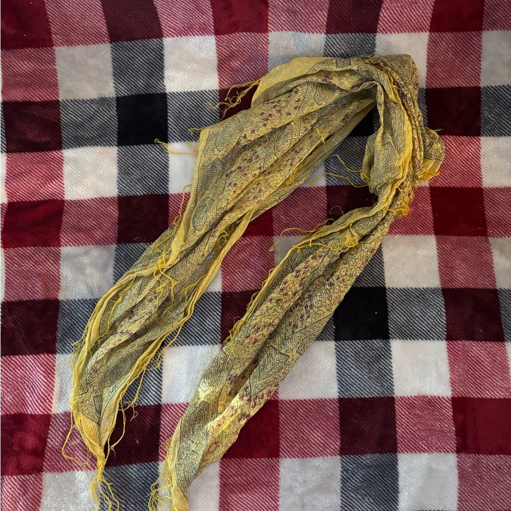 Lightweight Elegant Yellow/Gold Patterned Fringed Scarf